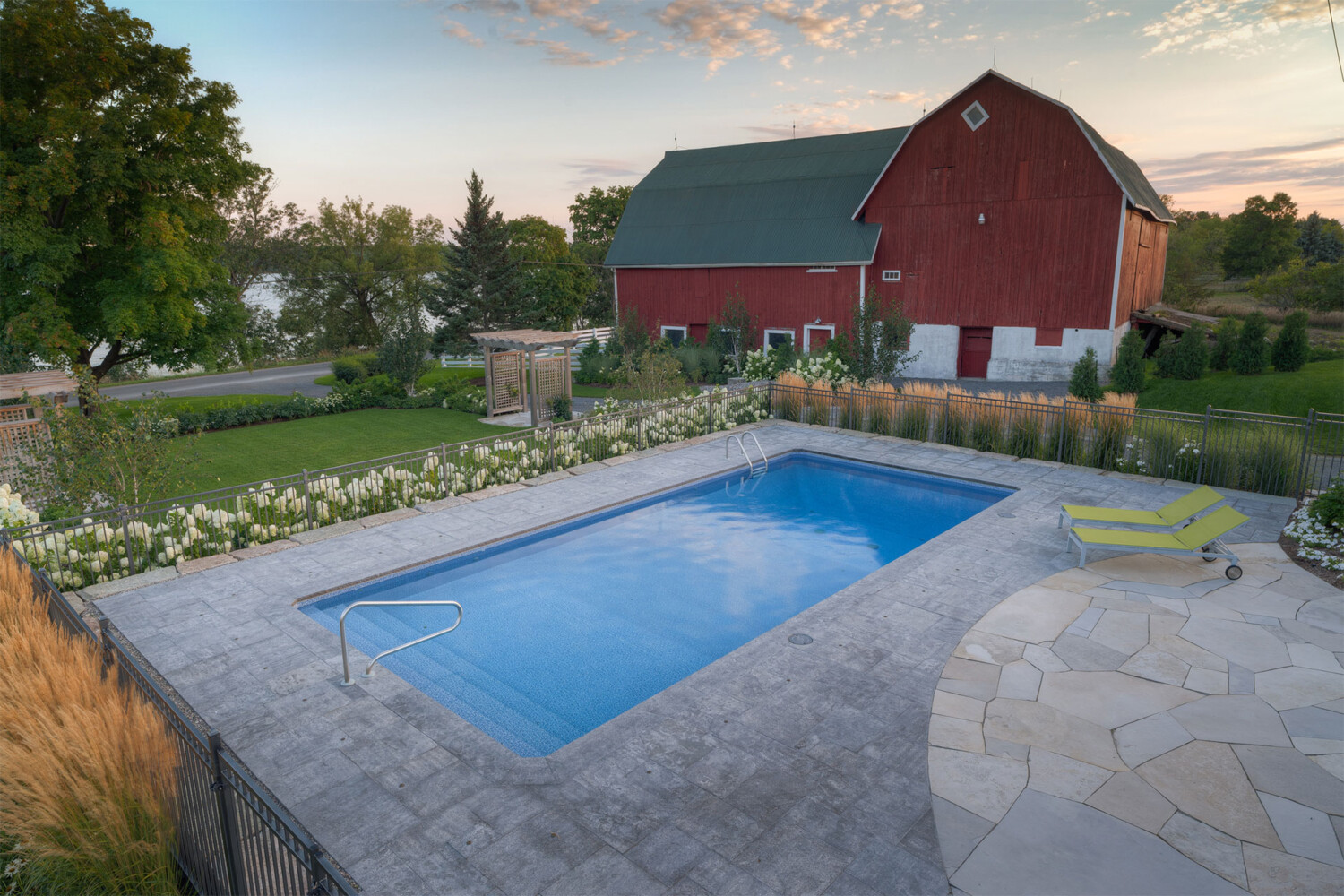 Design your outdoor paradise! - Oakville Stone